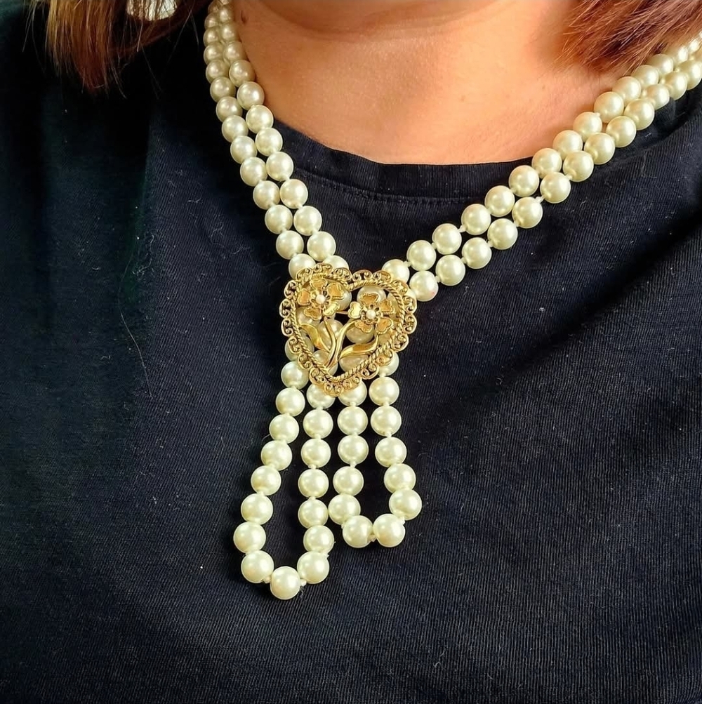 Elegant Pearl Necklace with Gold Floral Brooch